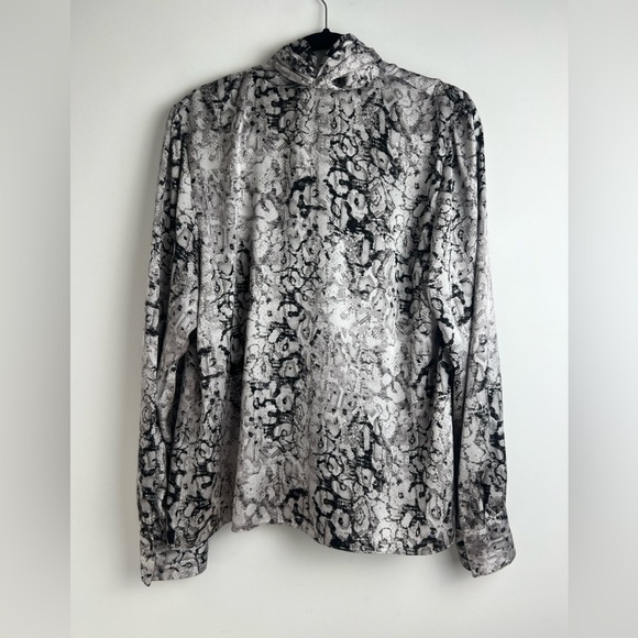 Vince Camuto Reptile Printed Tie Neck Puff Sleeve Button Front Blouse Top Sz XL - Picture 4 of 8